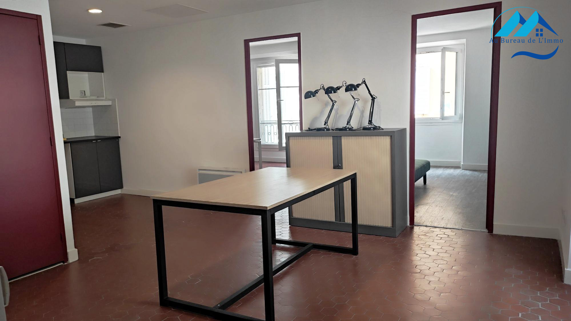 Local Professionnel  - 52m² - MARSEILLE  - 1er