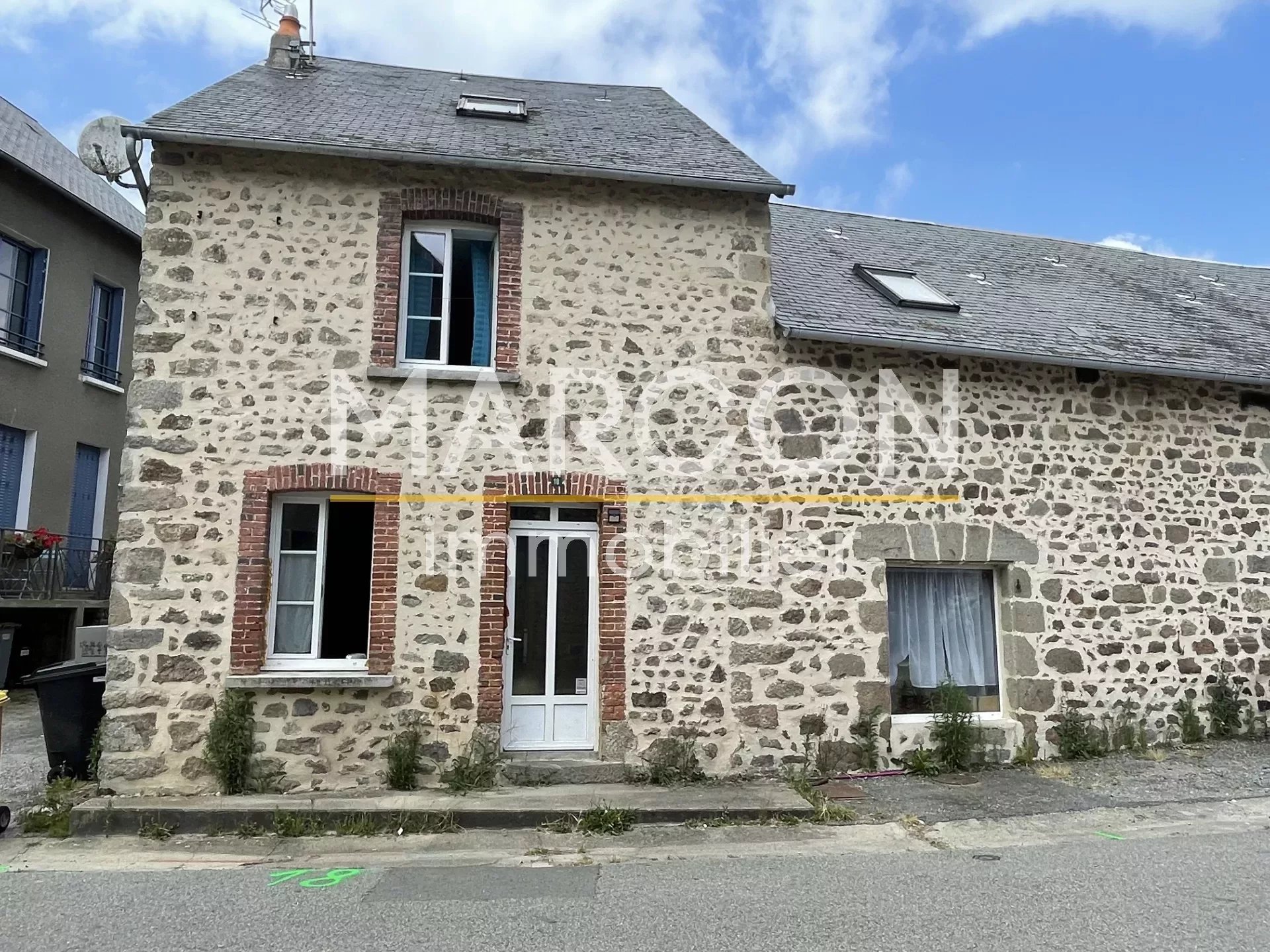 Maison 5 pièces - 210m² - ST PRIEST LA PLAINE