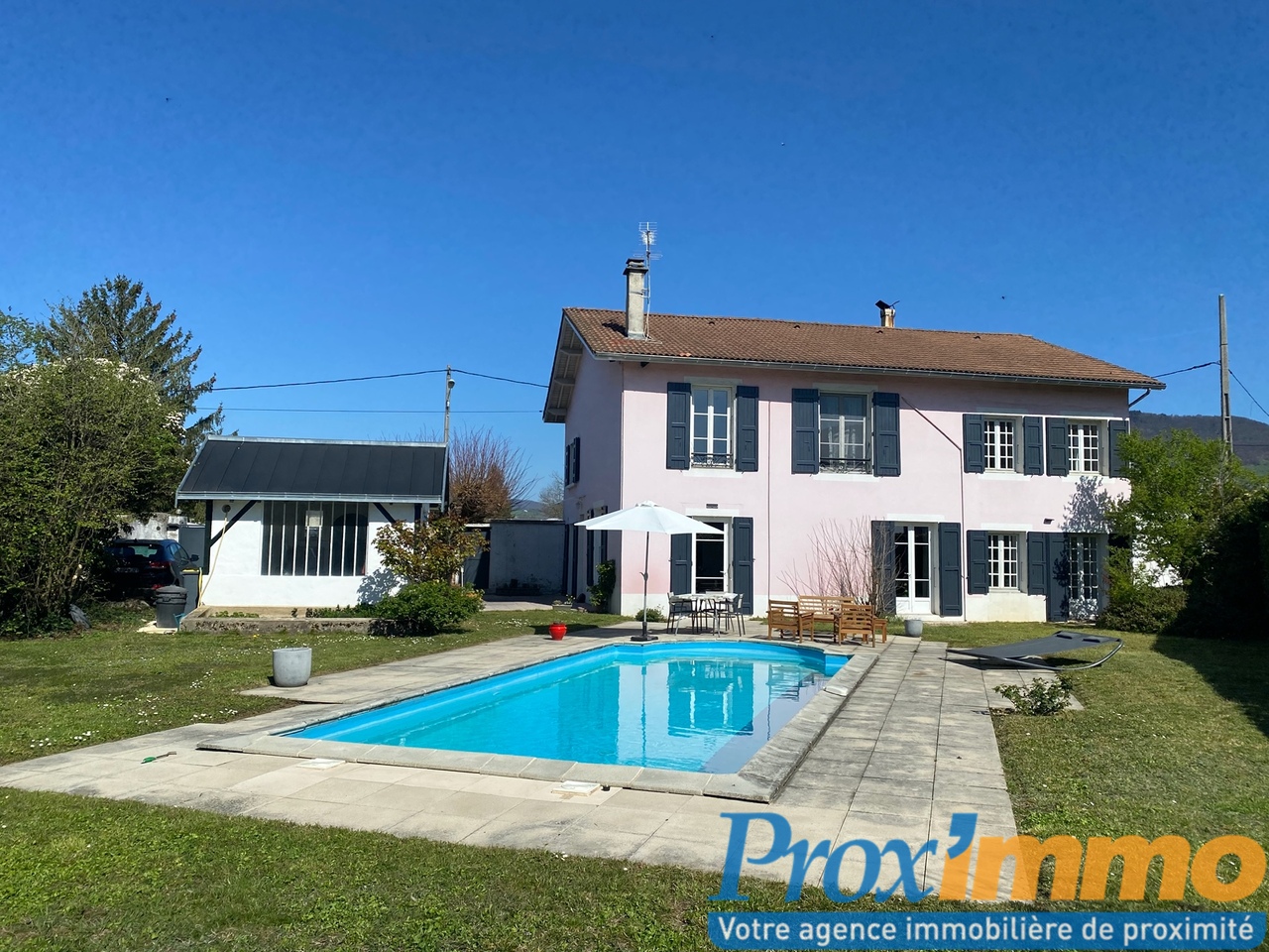 Maison 8 pièces - 250m² - ST JEAN DE MOIRANS