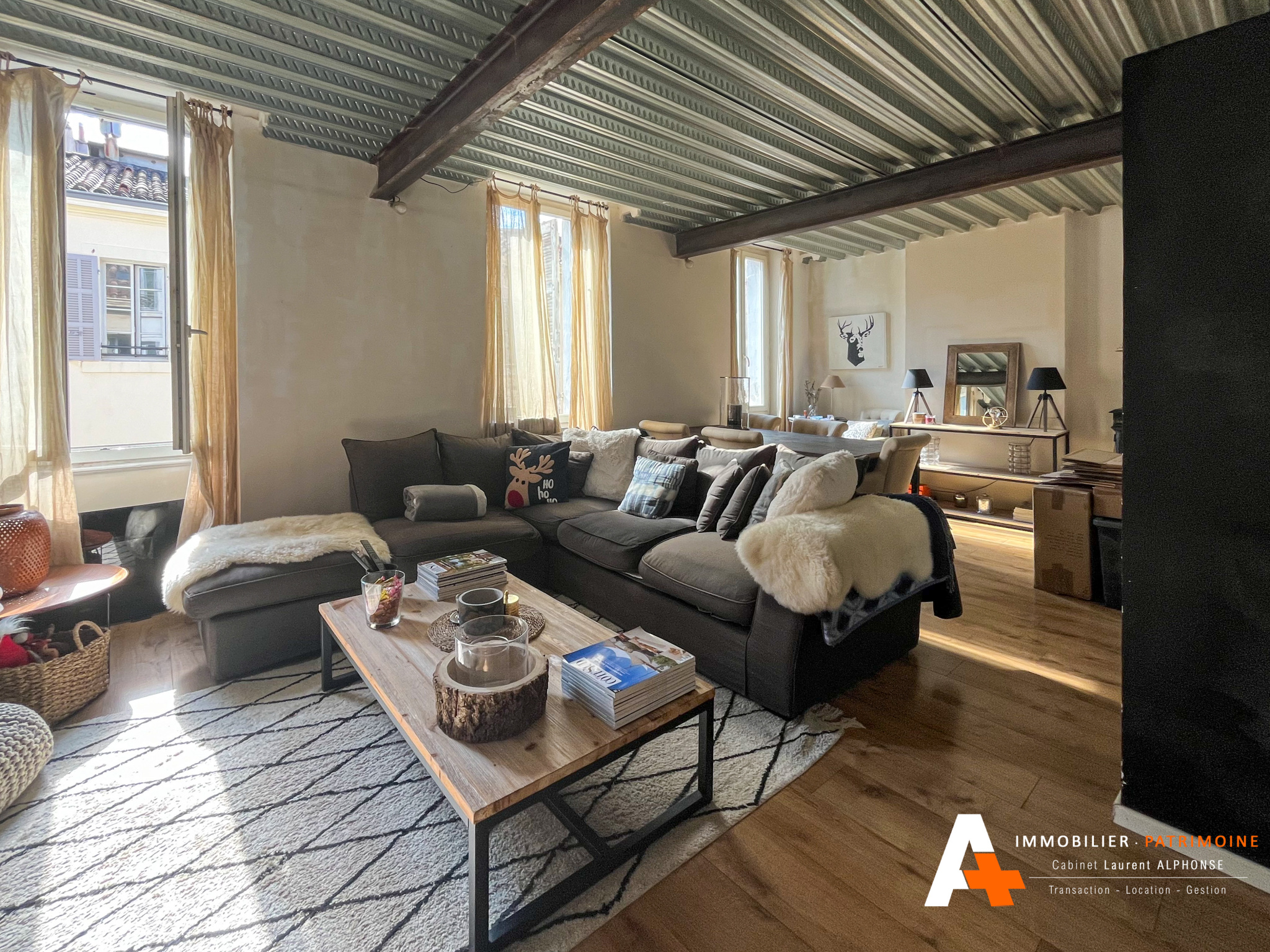 Appartement 3 pièces - 61m² - MARSEILLE  - 2ème