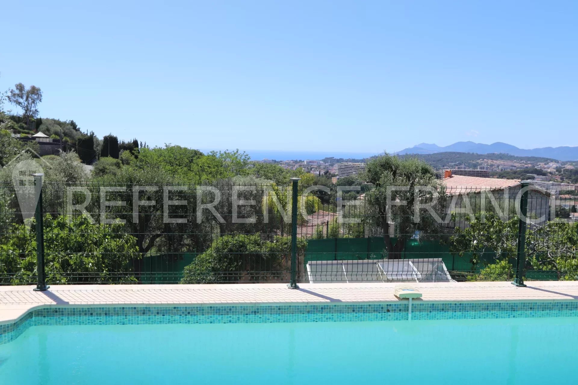 Maison 6 pièces - 214m² - MOUGINS