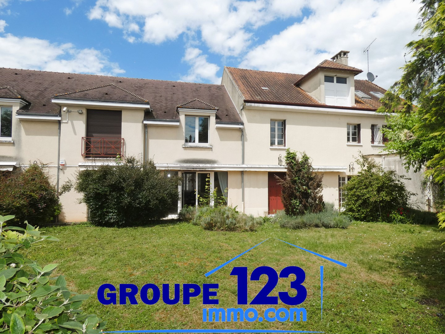 Maison 11 pièces - 644m² - CHENY