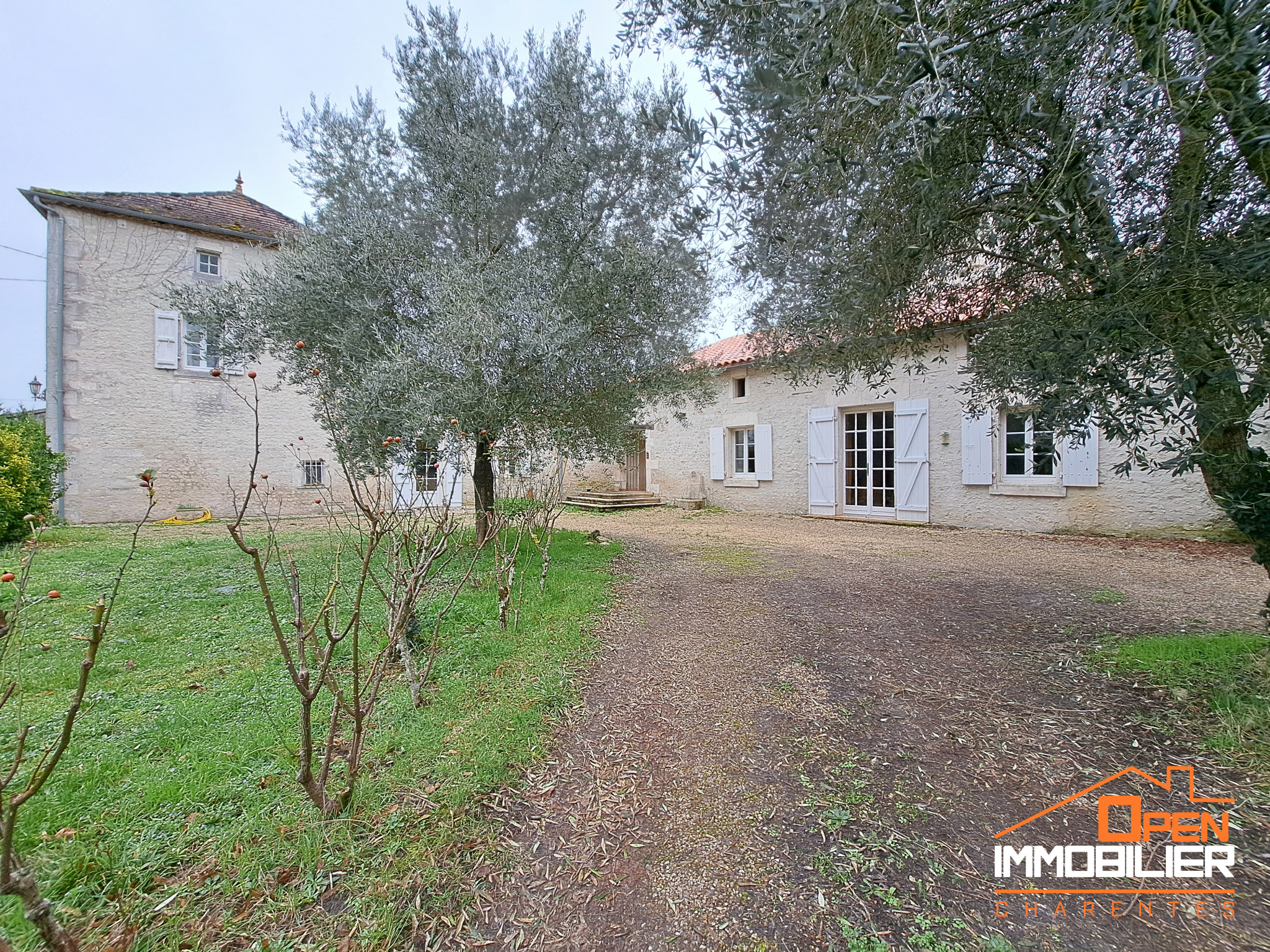 Maison 13 pièces - 403m² - CHALLIGNAC