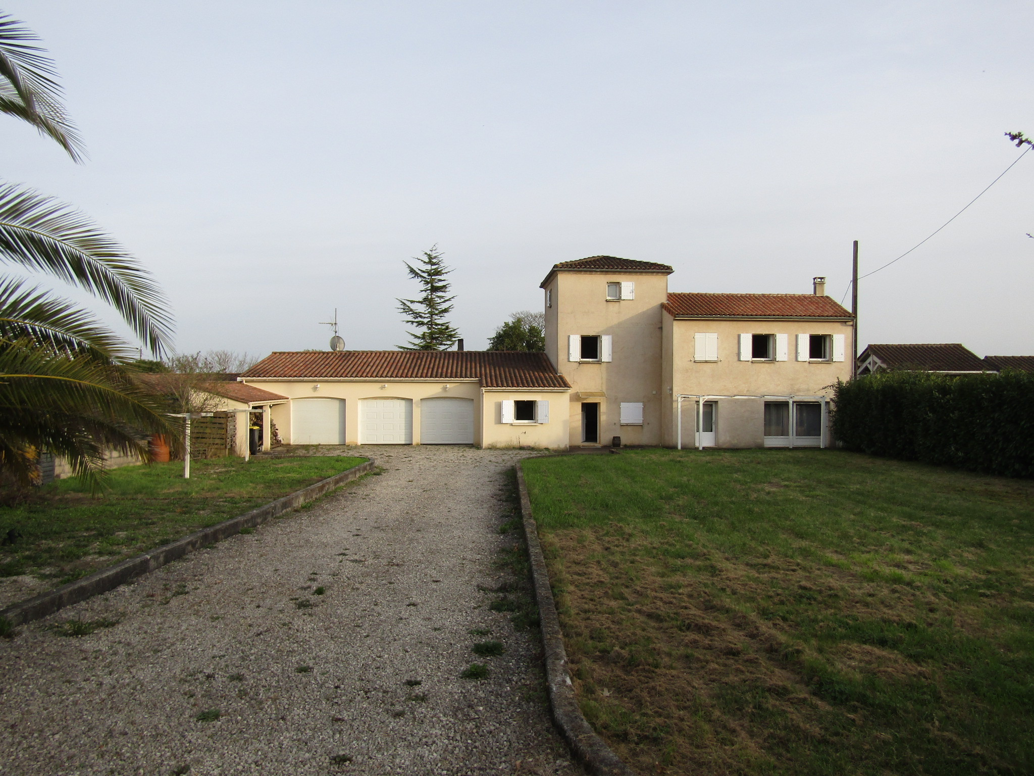 Maison 8 pièces - 180m² - ST SATURNIN