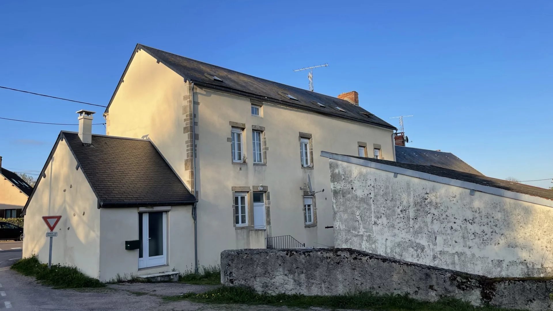 Maison 3 pièces - 262m² - SAULIEU