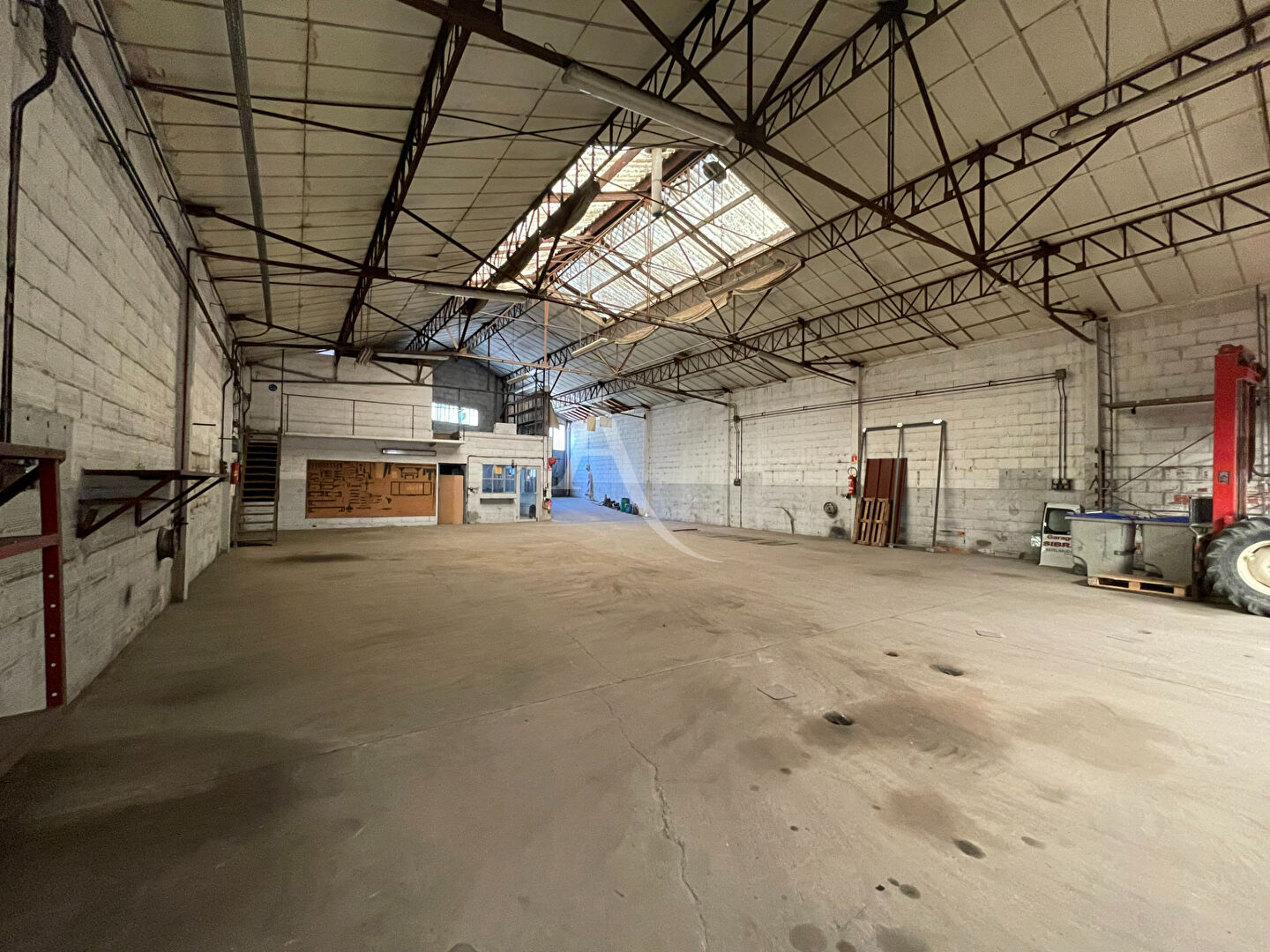 Local industriel  - 446m²