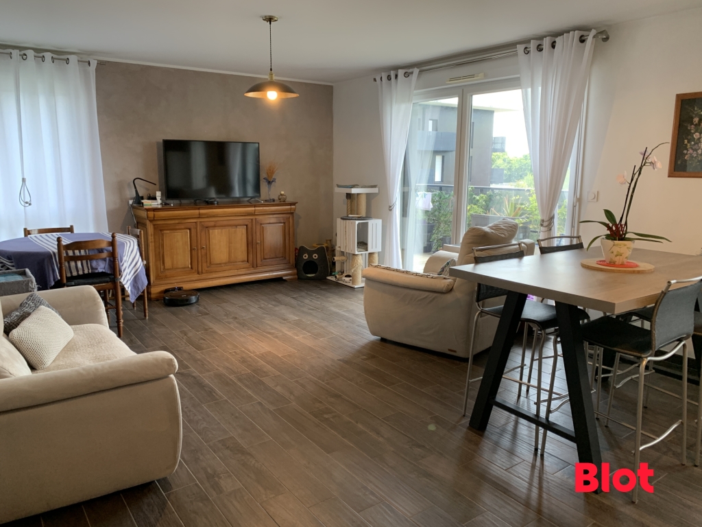 Appartement 4 pièces - 83m² - VEZIN LE COQUET