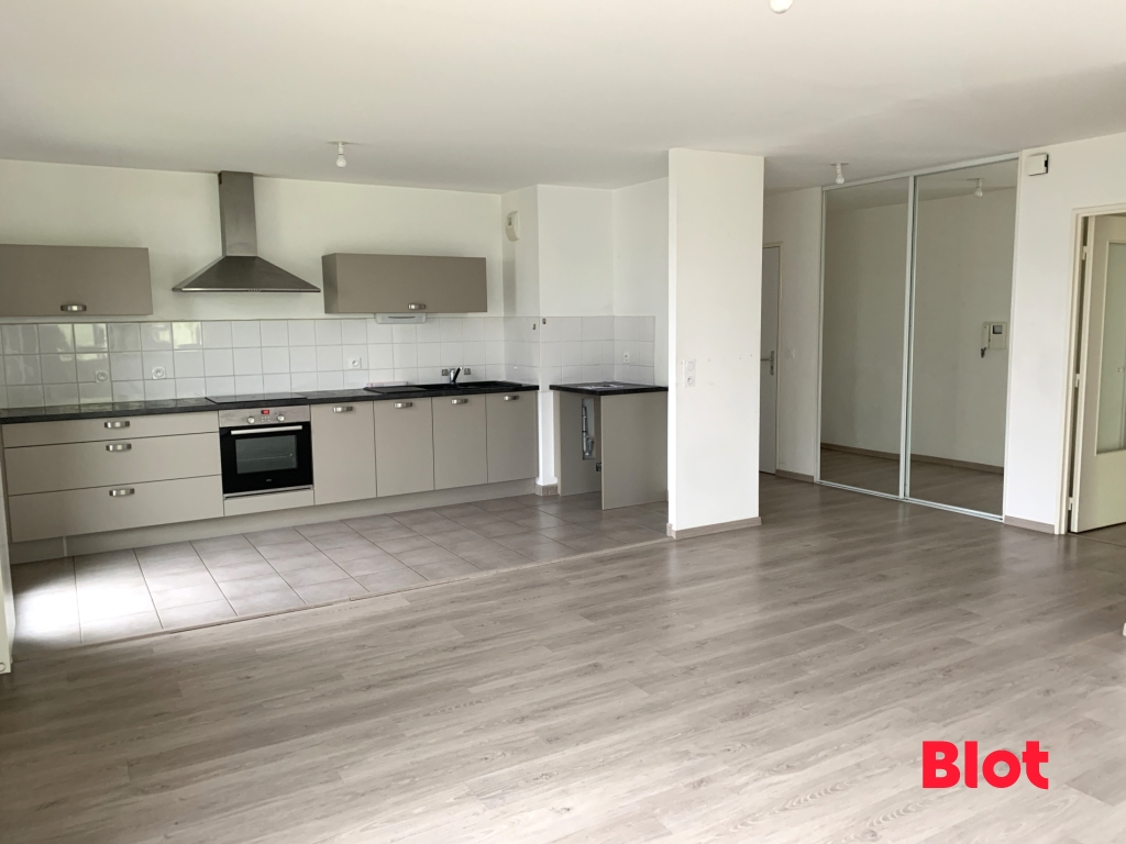 Appartement 4 pièces - 86m² - VEZIN LE COQUET