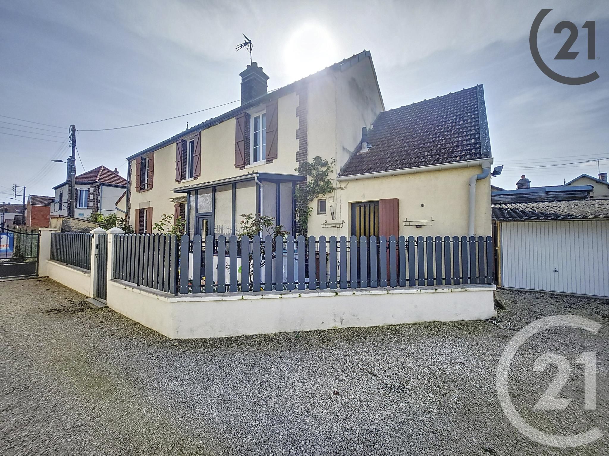 Maison 5 pièces - 89m² - STE SAVINE