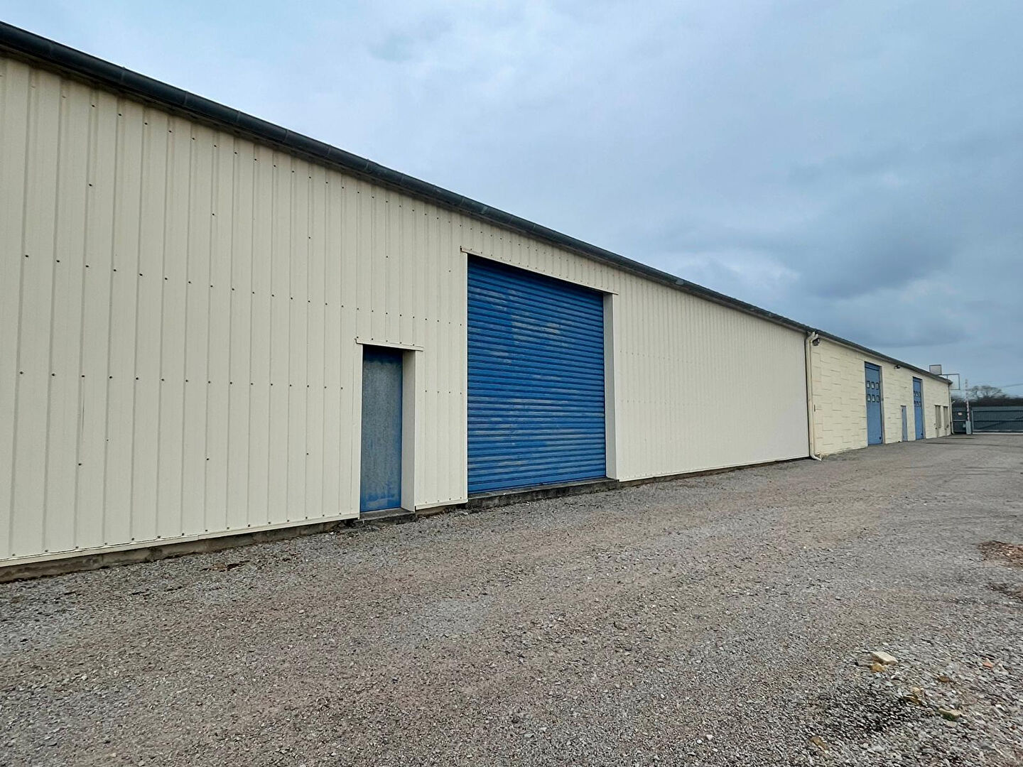 Local industriel  - 1 000m²