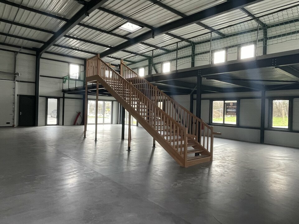 Local industriel  - 363m² - CORMELLES LE ROYAL