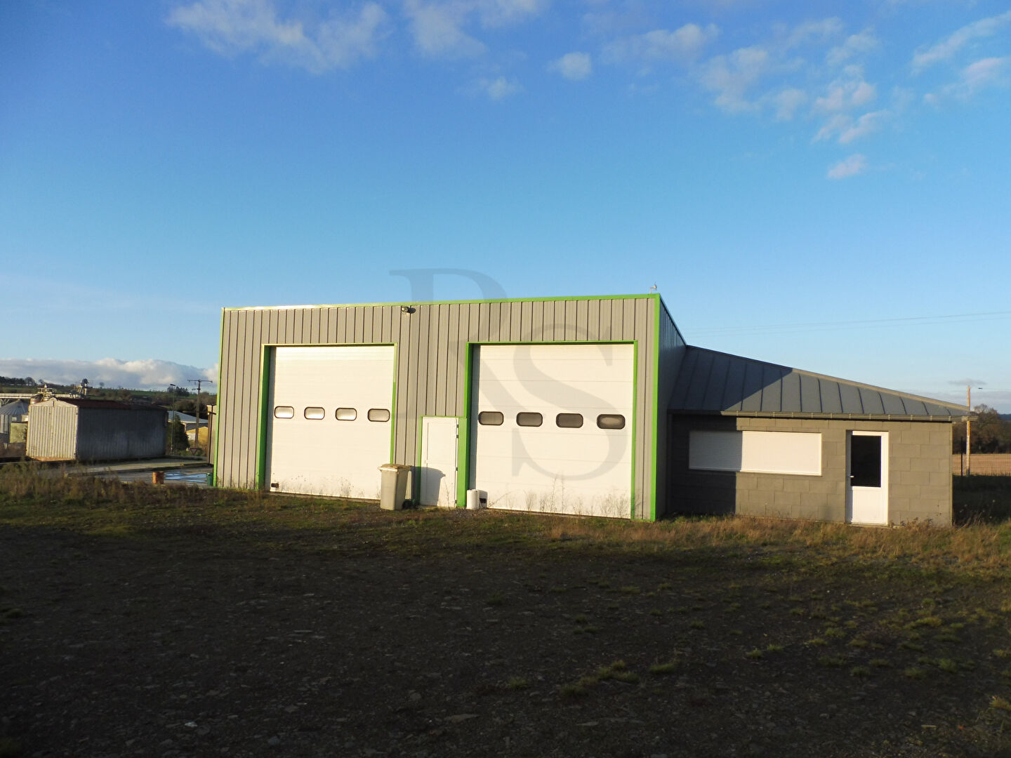 Local industriel  - 132m²