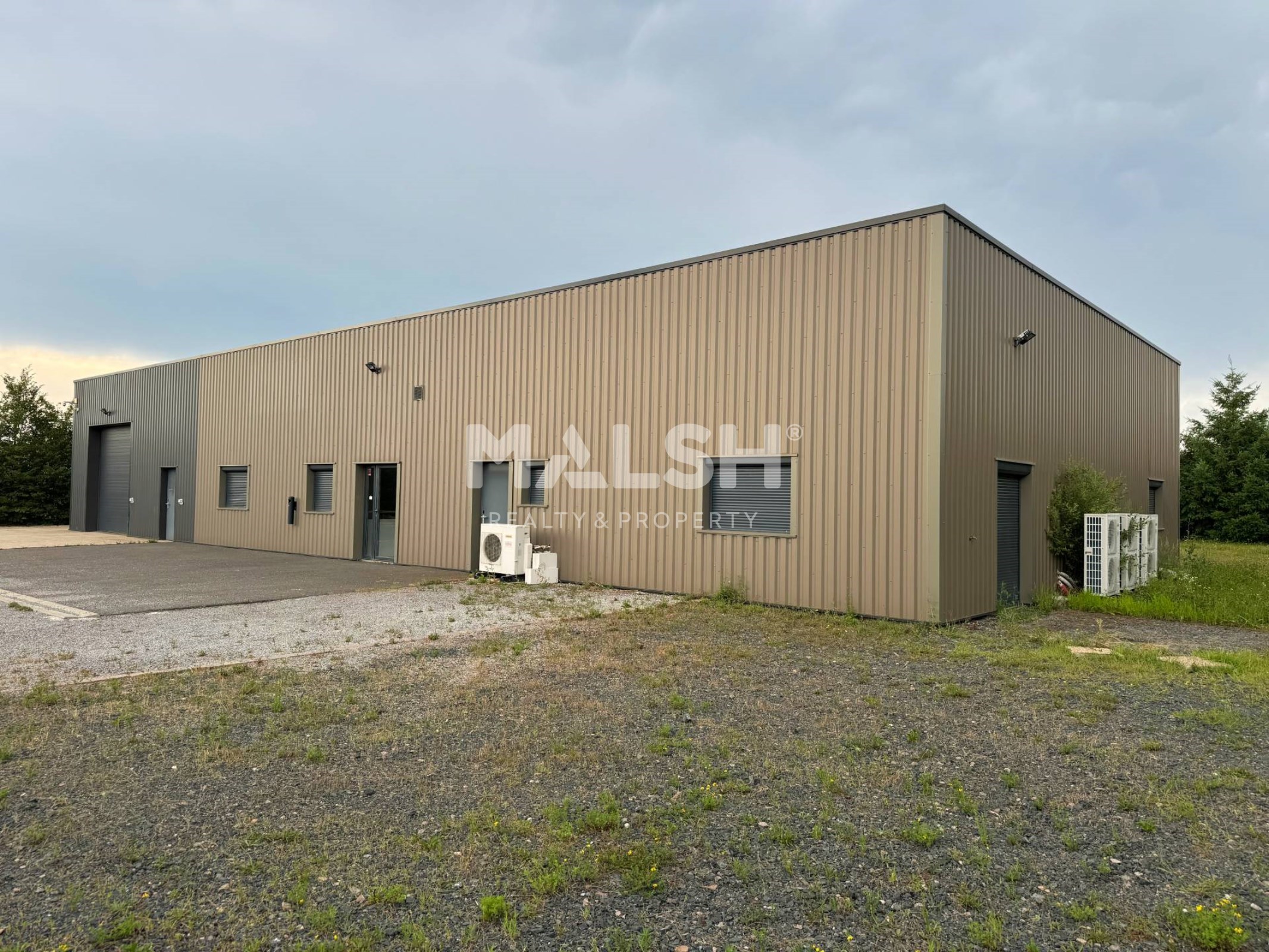 Local industriel  - 450m²