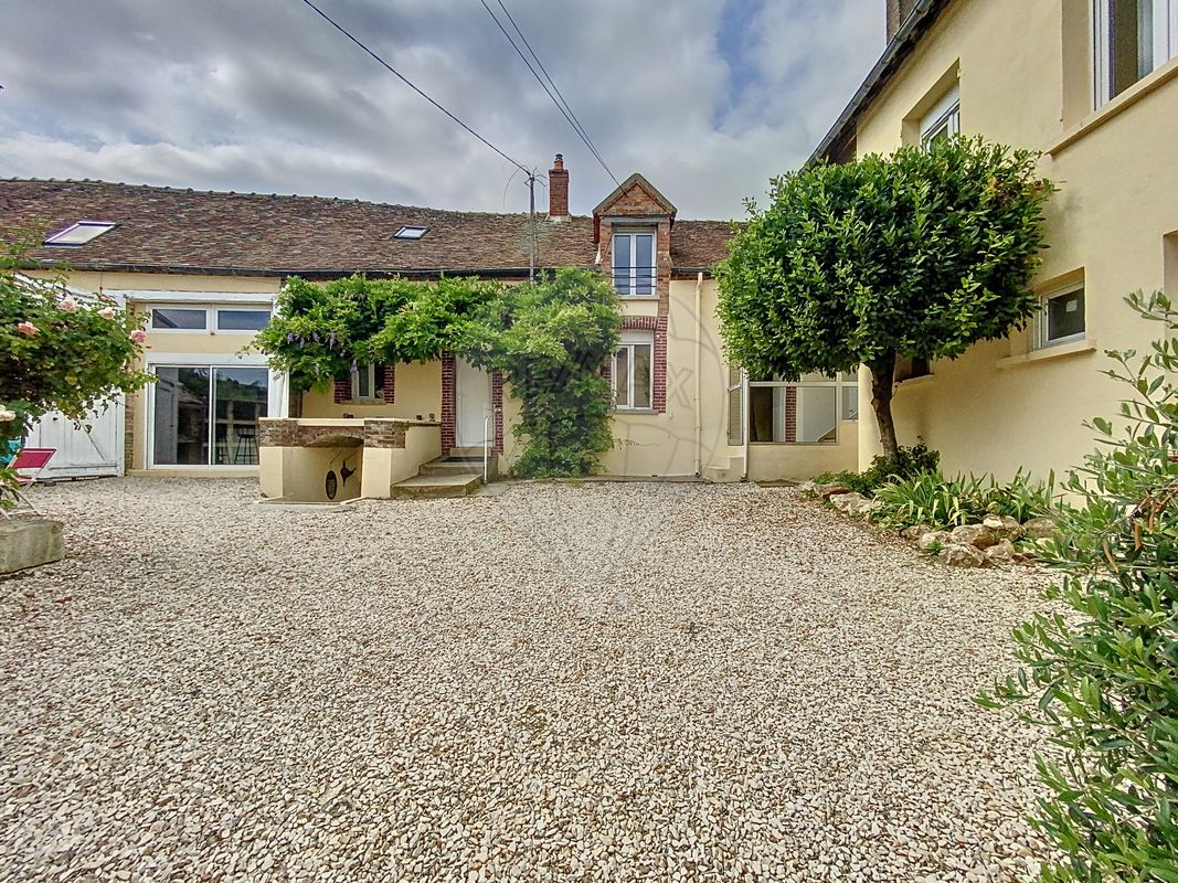 Maison 5 pièces - 140m² - ST MARTIN DU TERTRE