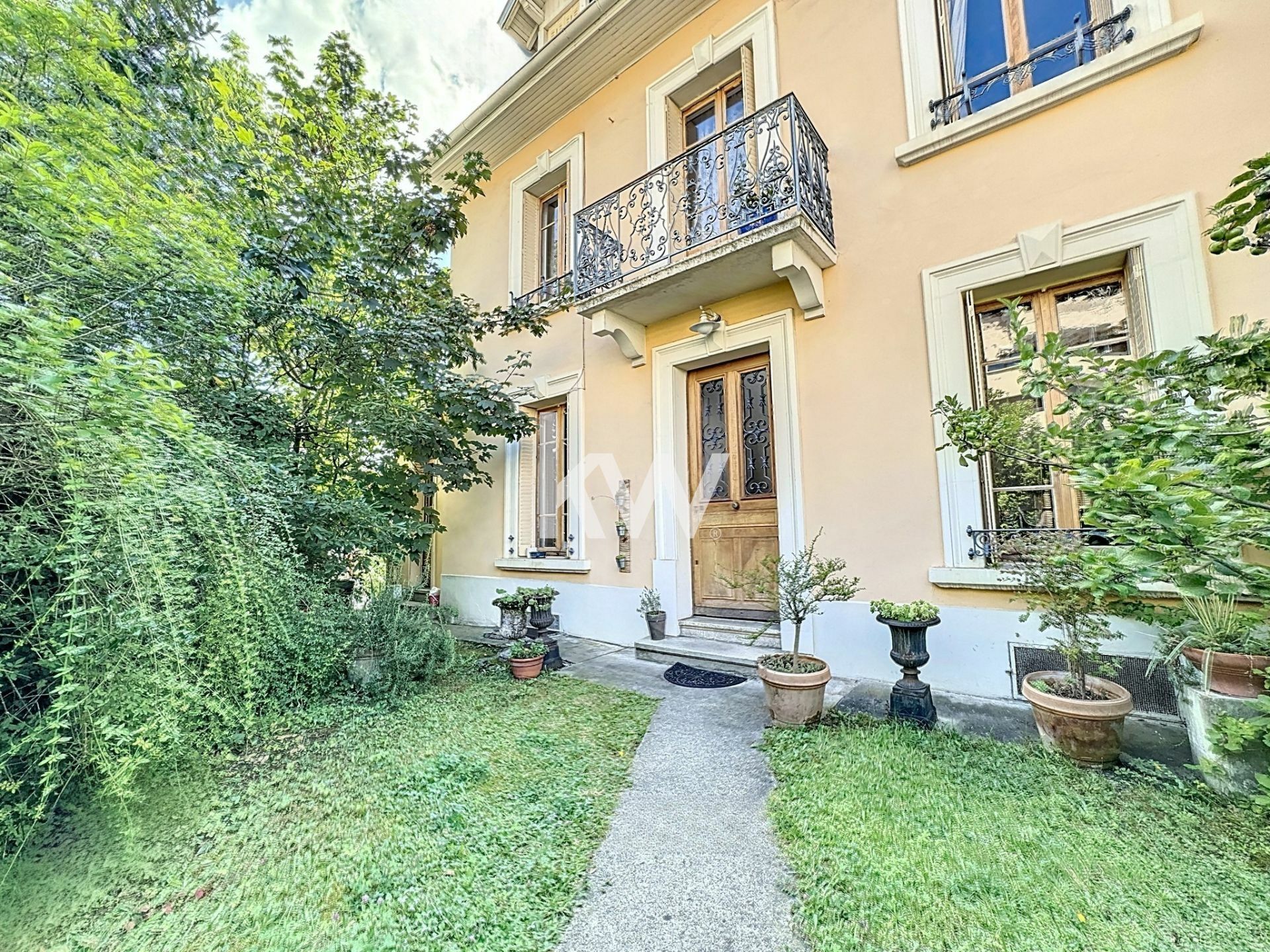 Maison 10 pièces - 250m²