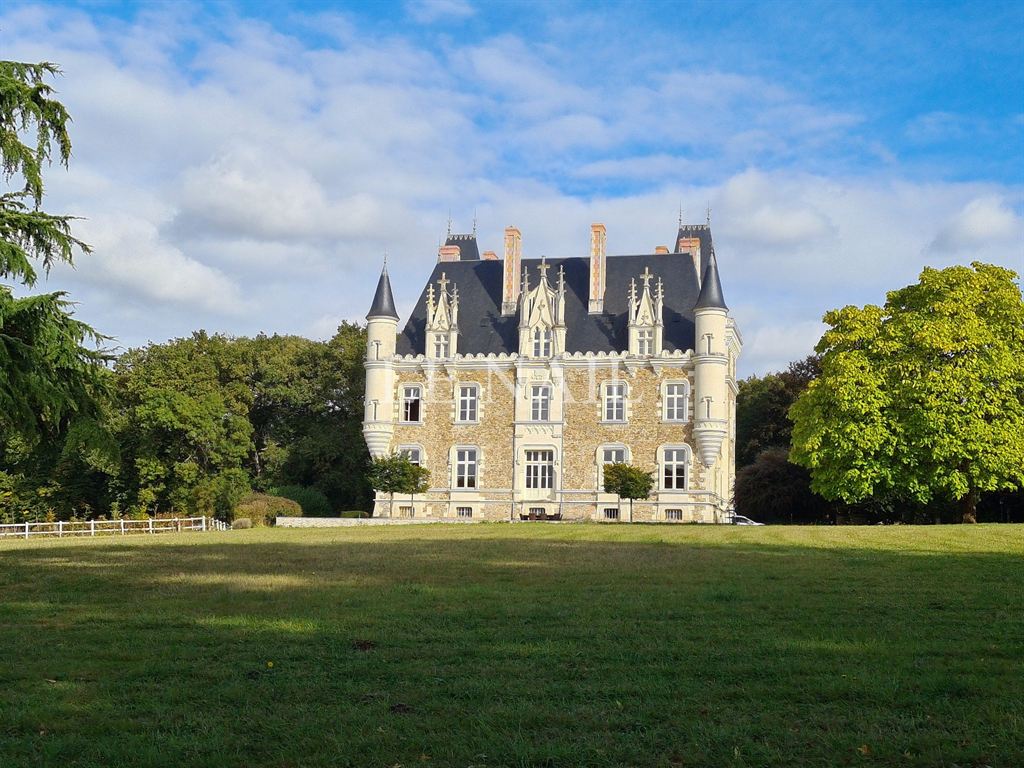 Maison 15 pièces - 700m² - CHATEAU GONTIER