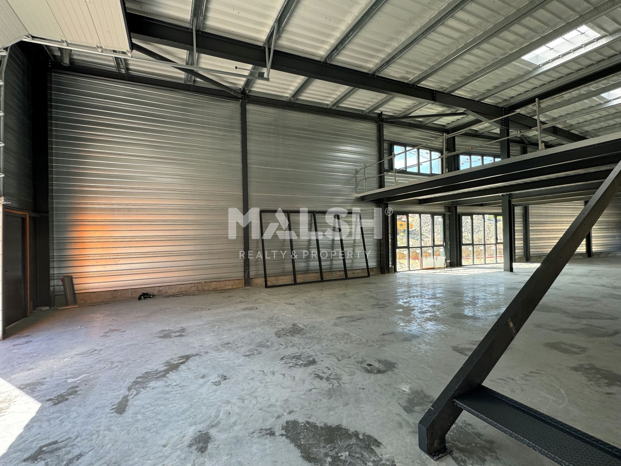 Local industriel  - 394m²