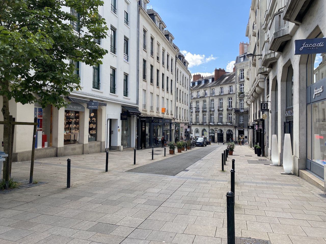 Local commercial  - 698m² - NANTES