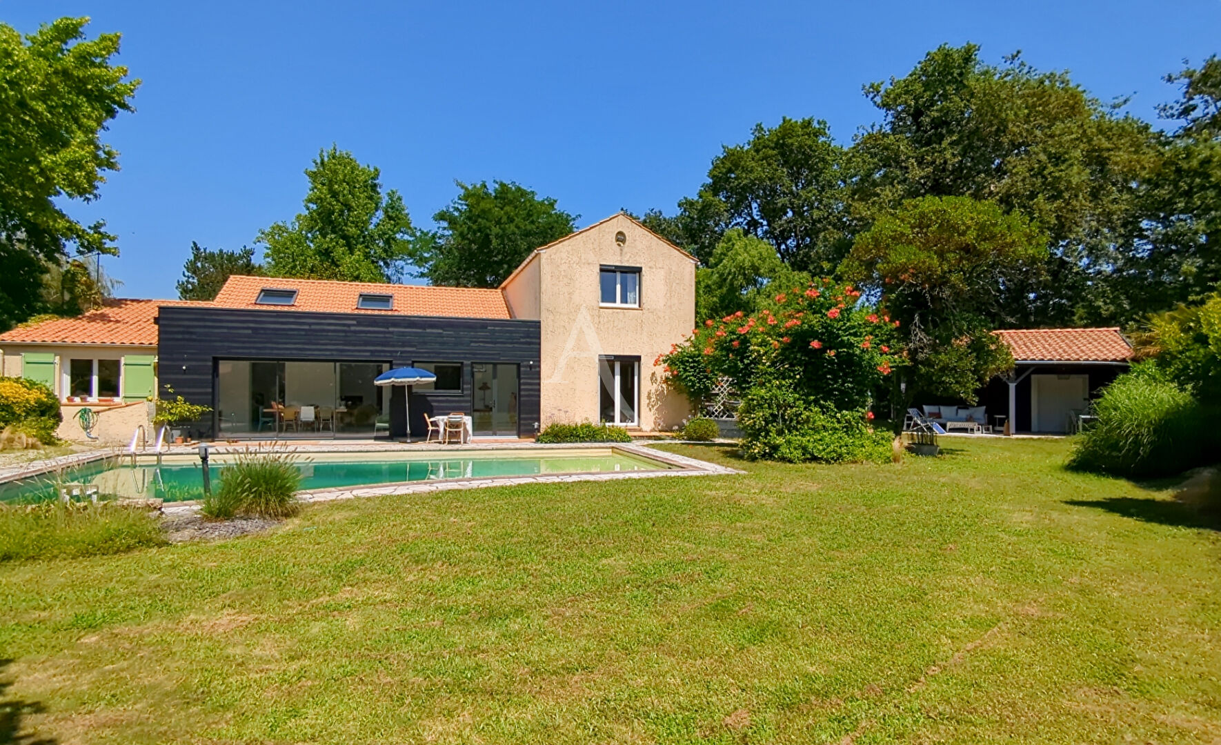 Maison 6 pièces - 276m²