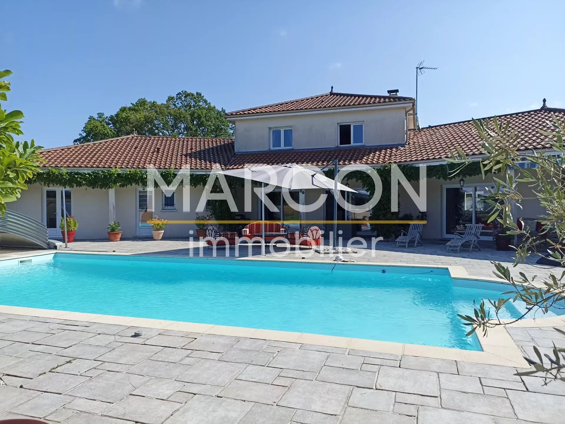 Maison 6 pièces - 264m² - ARNAC LA POSTE