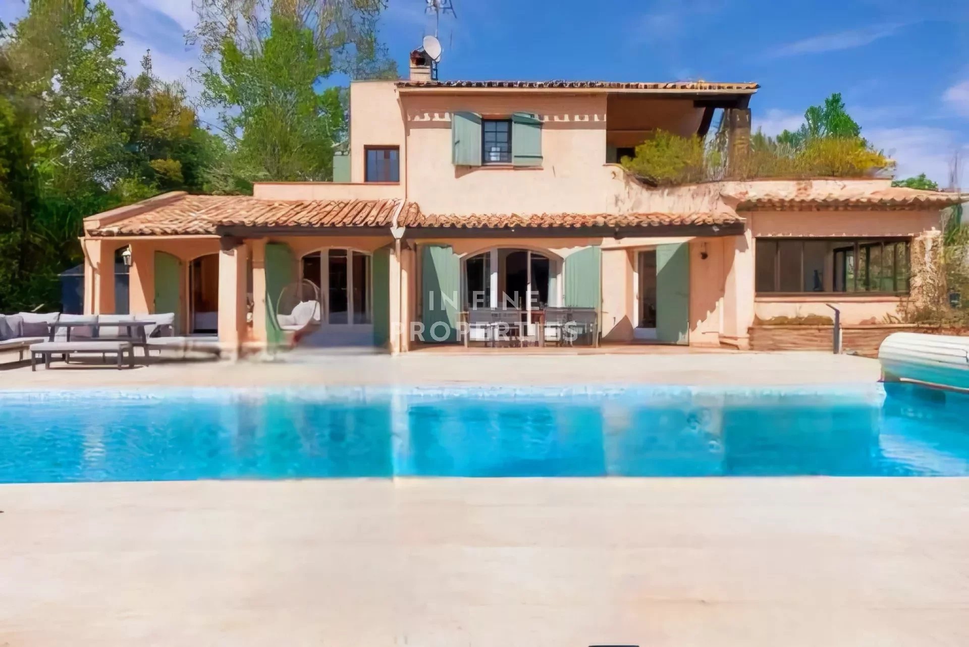 Maison 8 pièces - 200m² - MOUGINS