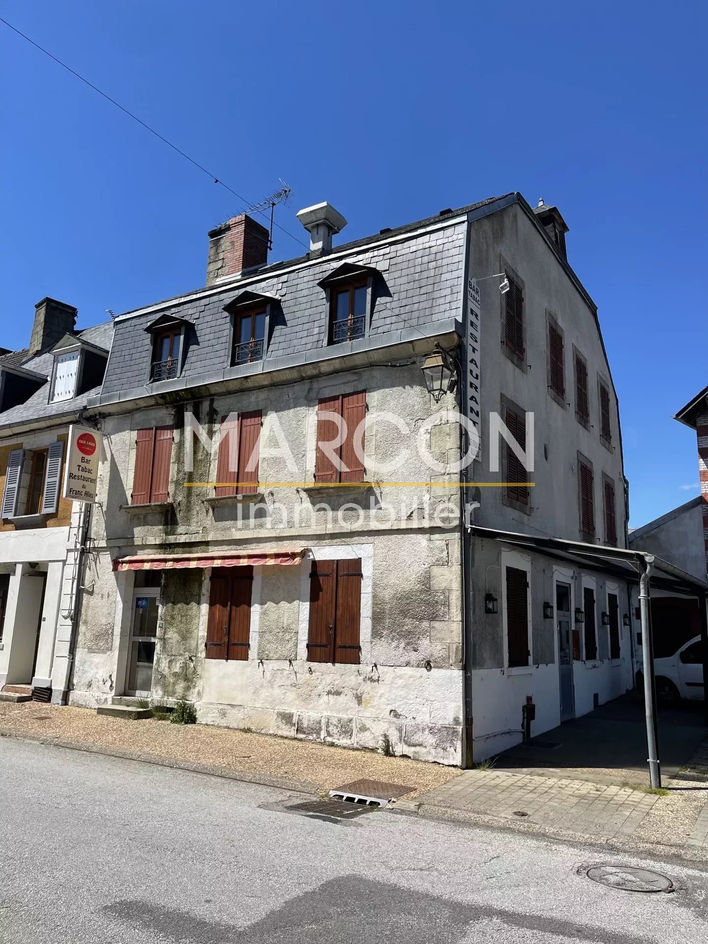 Maison 9 pièces - 220m² - BELLEGARDE EN MARCHE