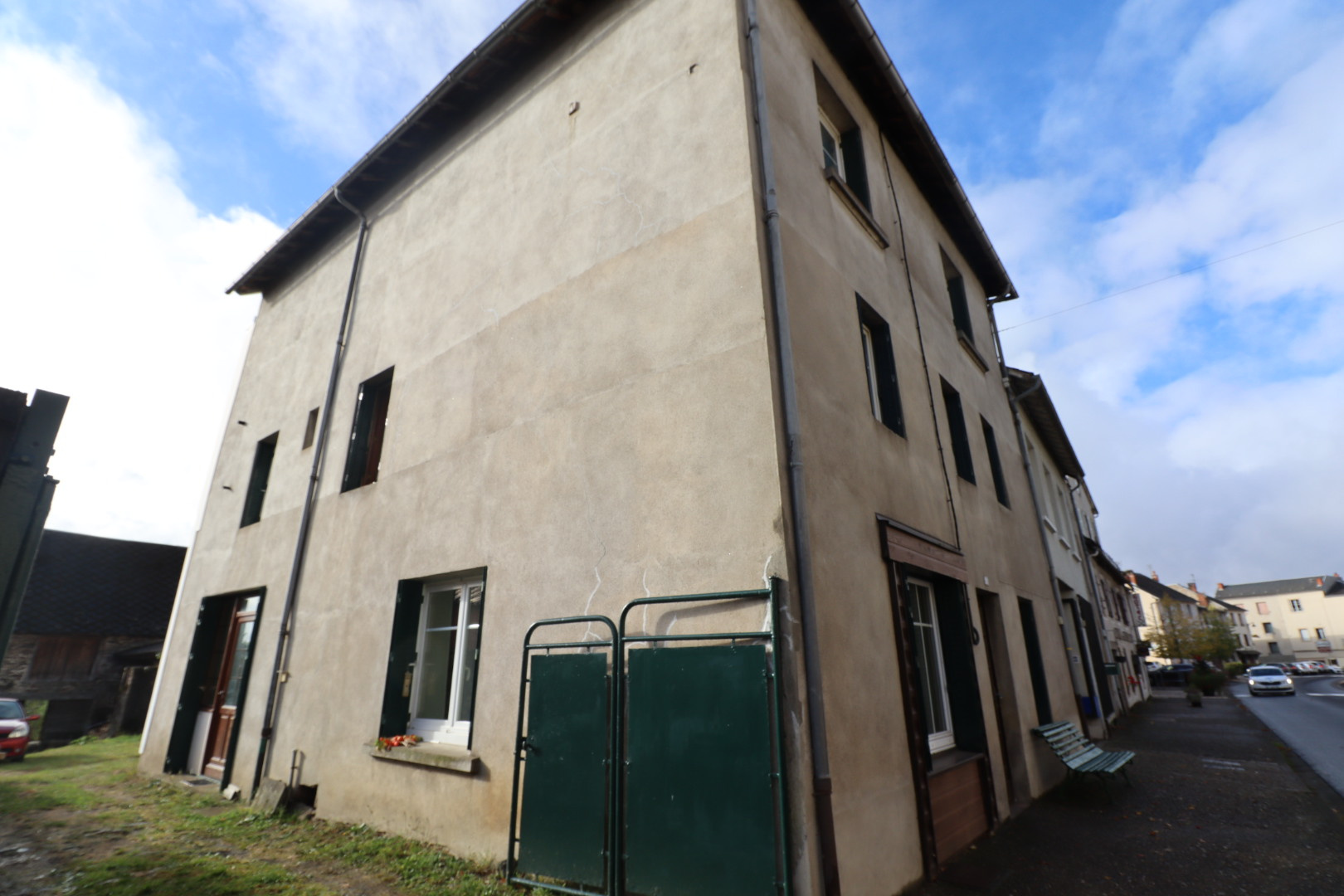 Maison 8 pièces - 135m² - BOURG LASTIC