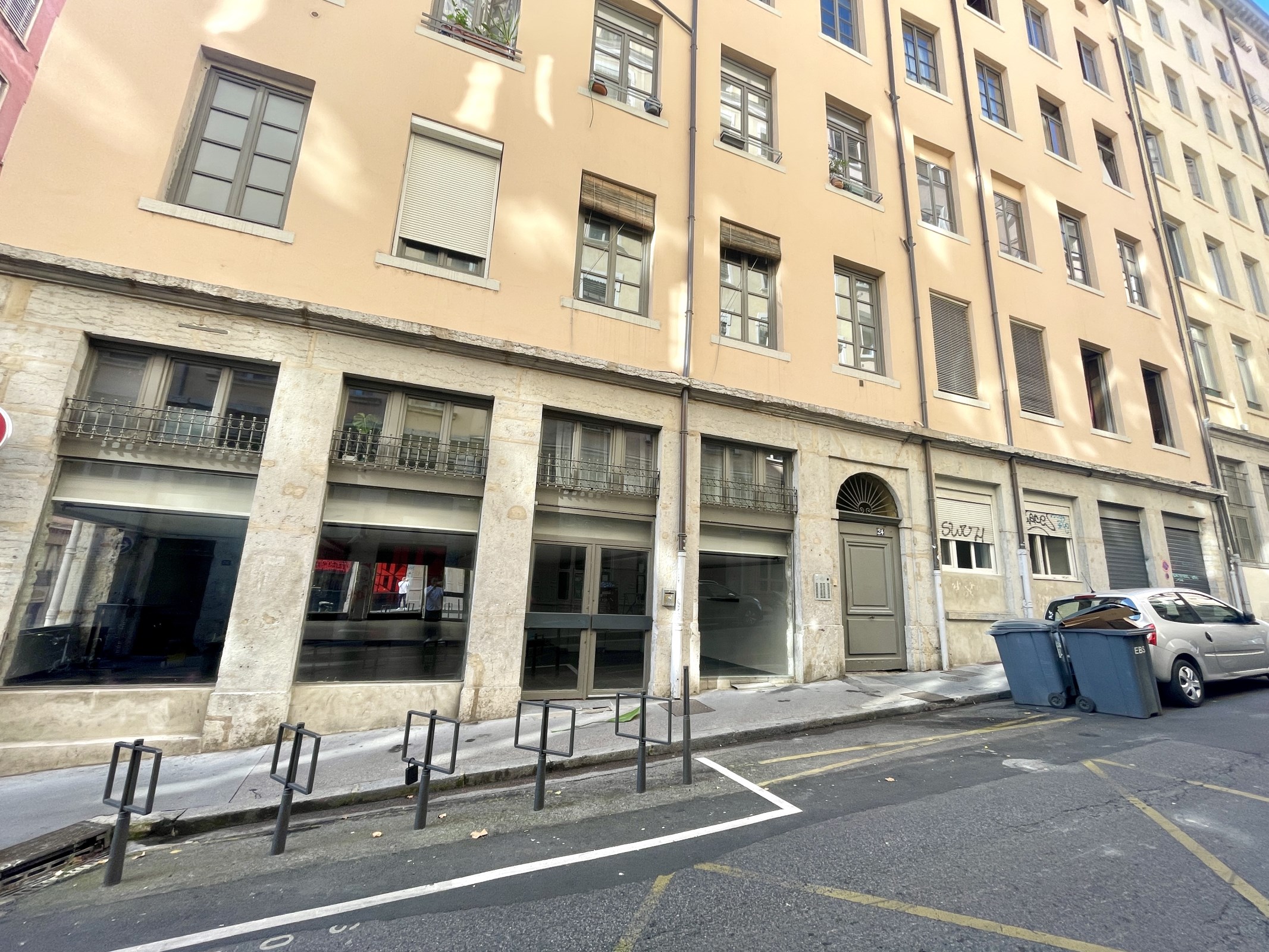 Local Professionnel  - 136m² - LYON  - 1er