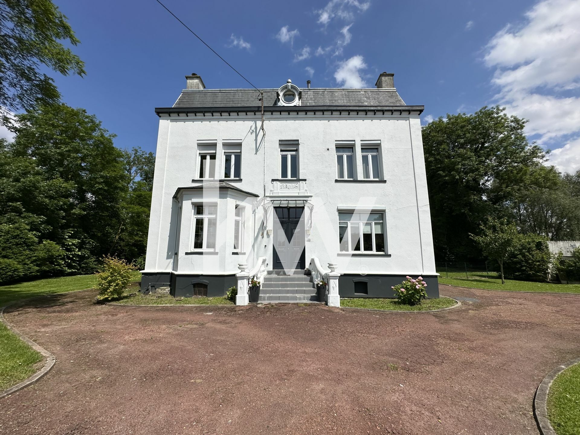 Maison 12 pièces - 382m²