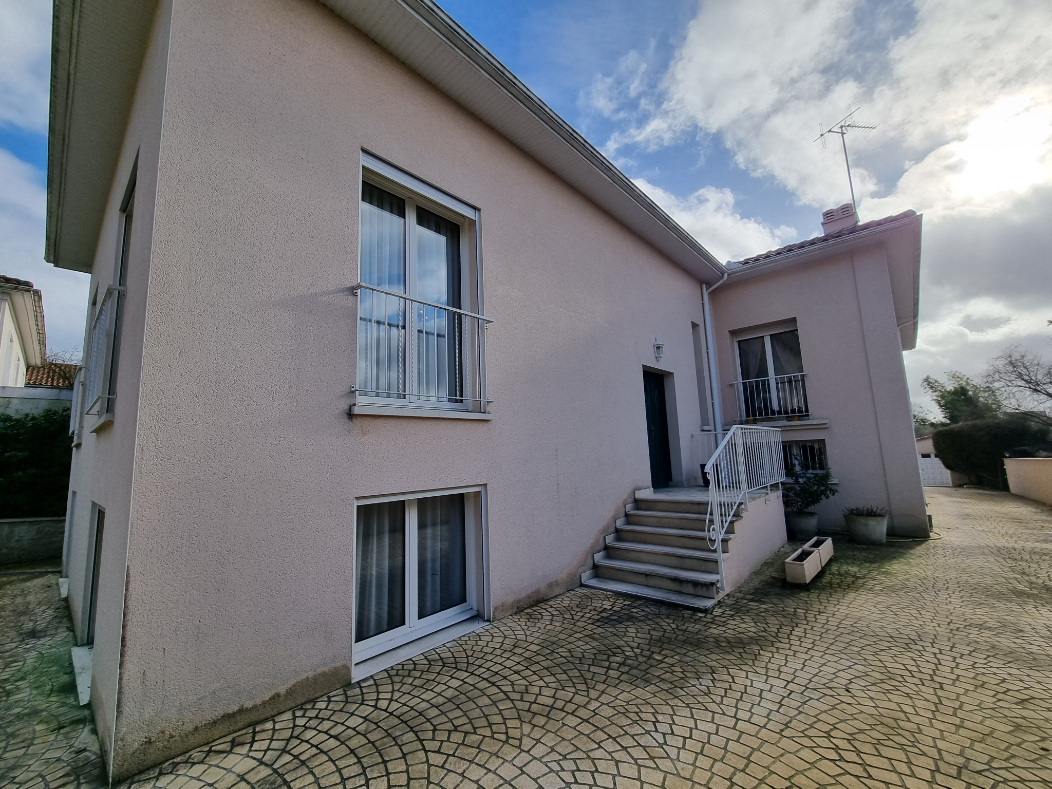 Maison 10 pièces - 292m² - L ISLE D ESPAGNAC