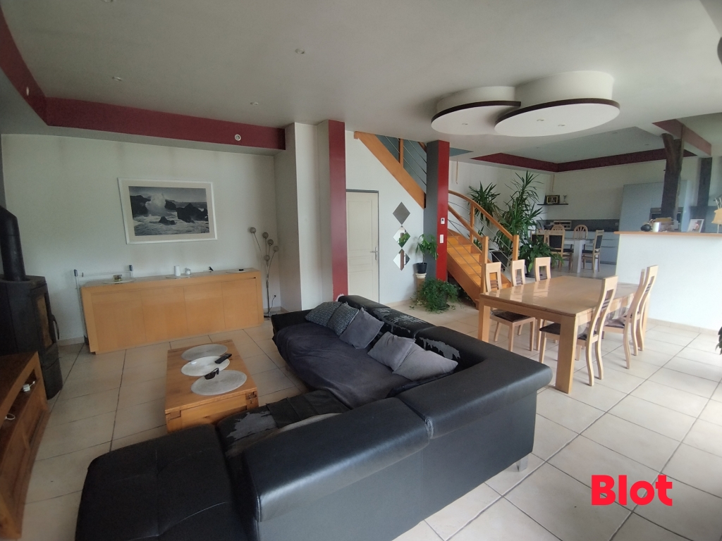 Maison 7 pièces - 140m² - PLEUMELEUC