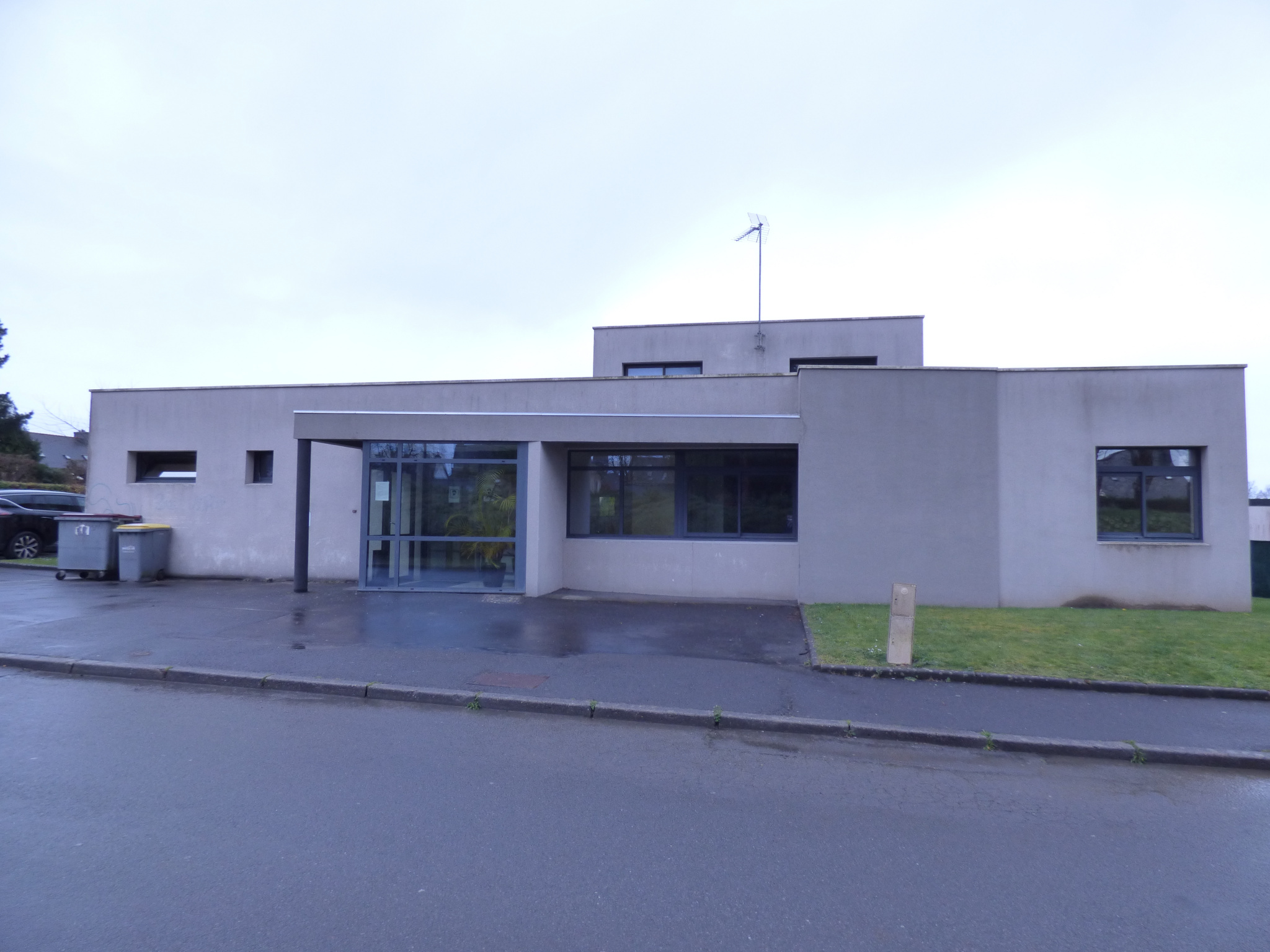 Local Professionnel  - 228m² - BEGARD