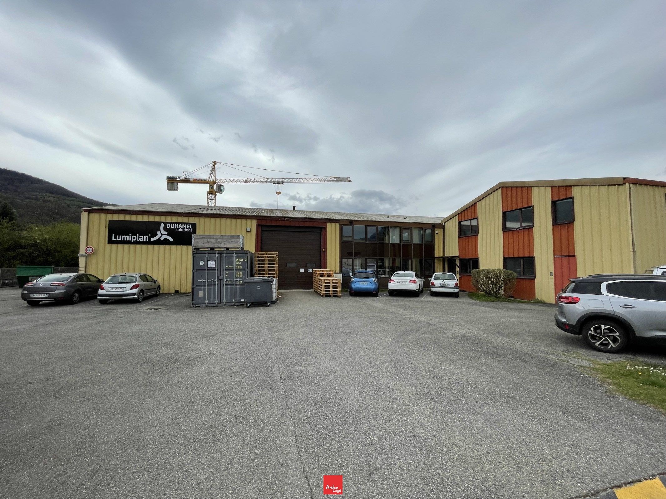 Local industriel  - 1 558m²