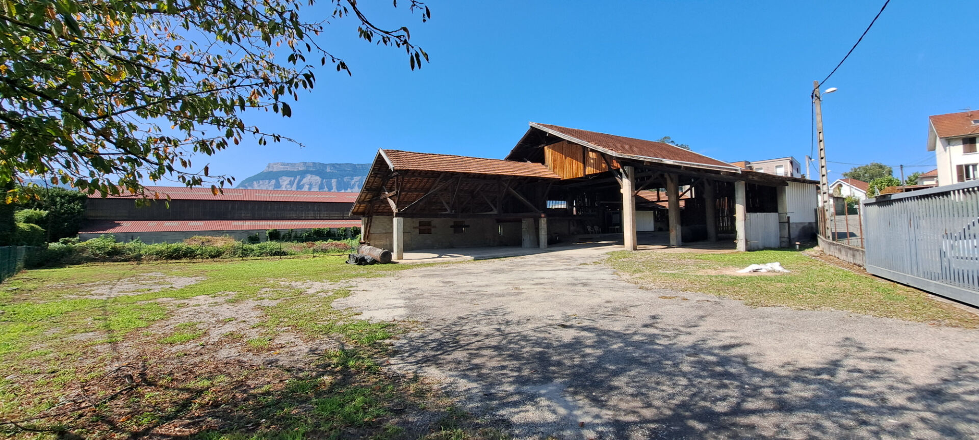 Local industriel  - 1 725m²