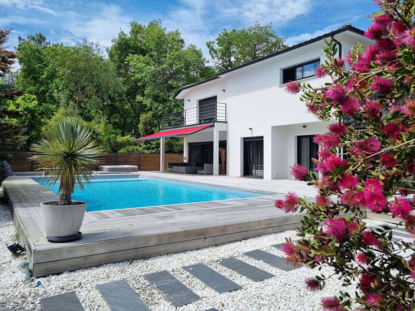 Maison 7 pièces - 284m²