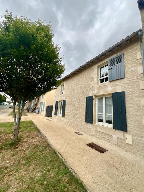 Maison 5 pièces - 136m² - LIGUGE