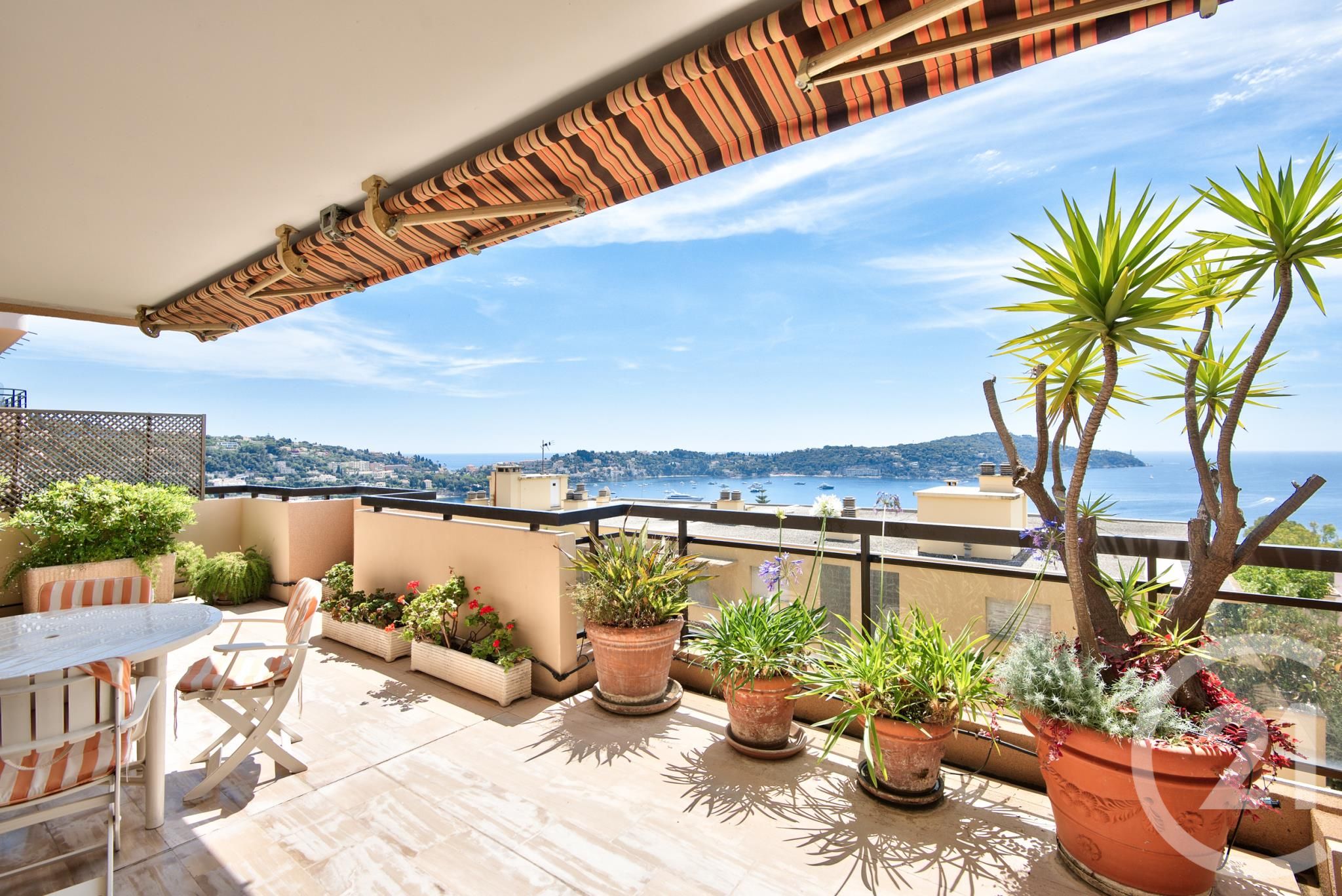 Appartement 3 pièces - 98m² - VILLEFRANCHE SUR MER