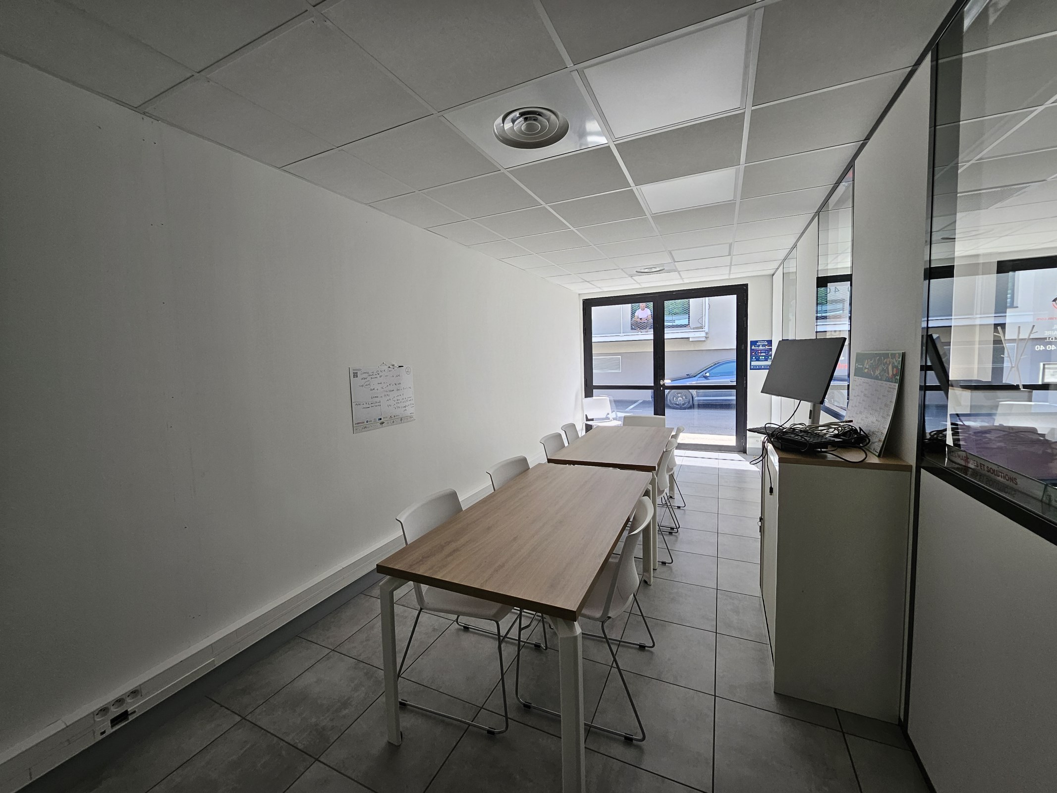 Local Professionnel  - 100m² - AIX EN PROVENCE