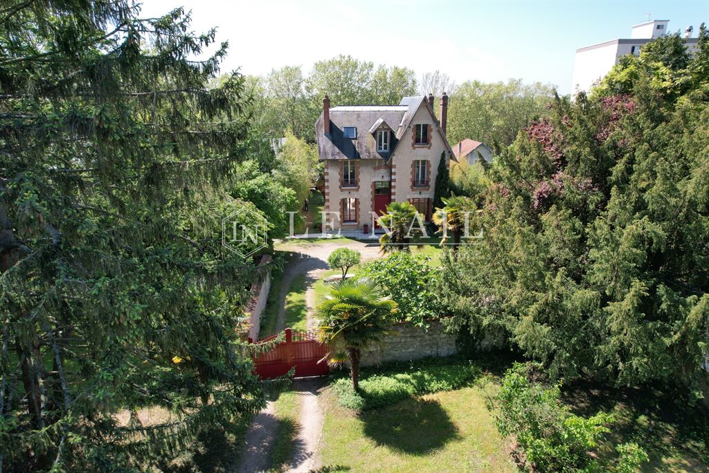 Maison 9 pièces - 280m² - ORLEANS