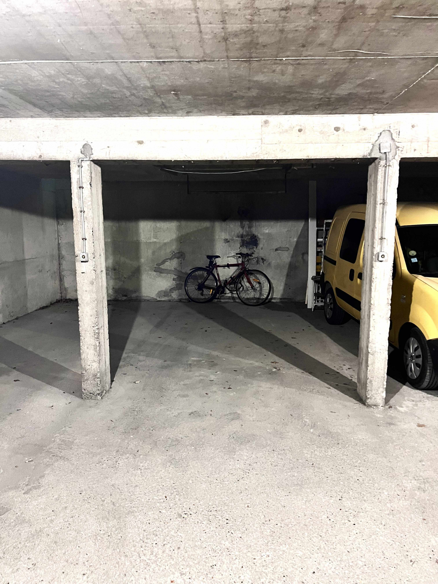 Parking  - MONTREUIL