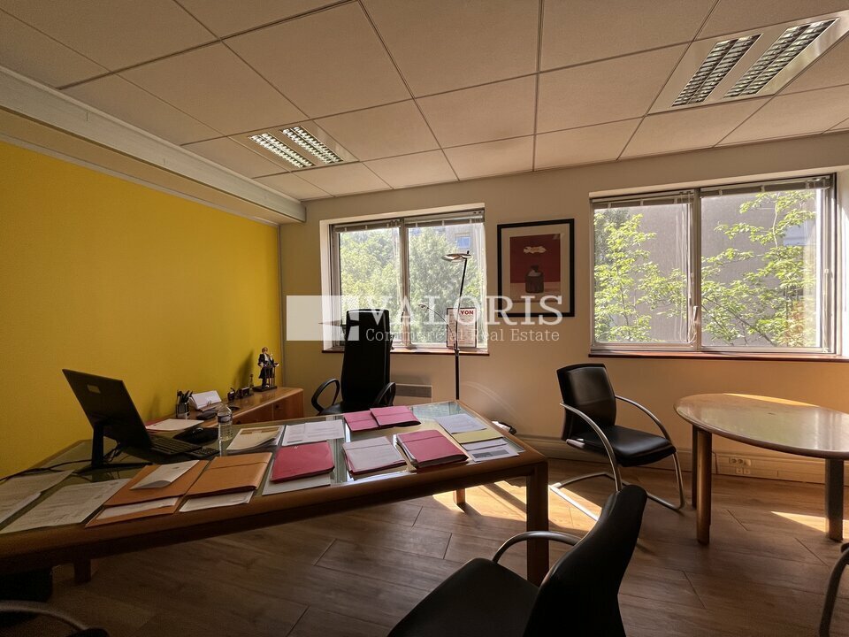 Local Professionnel  - 358m² - LYON  - 4ème