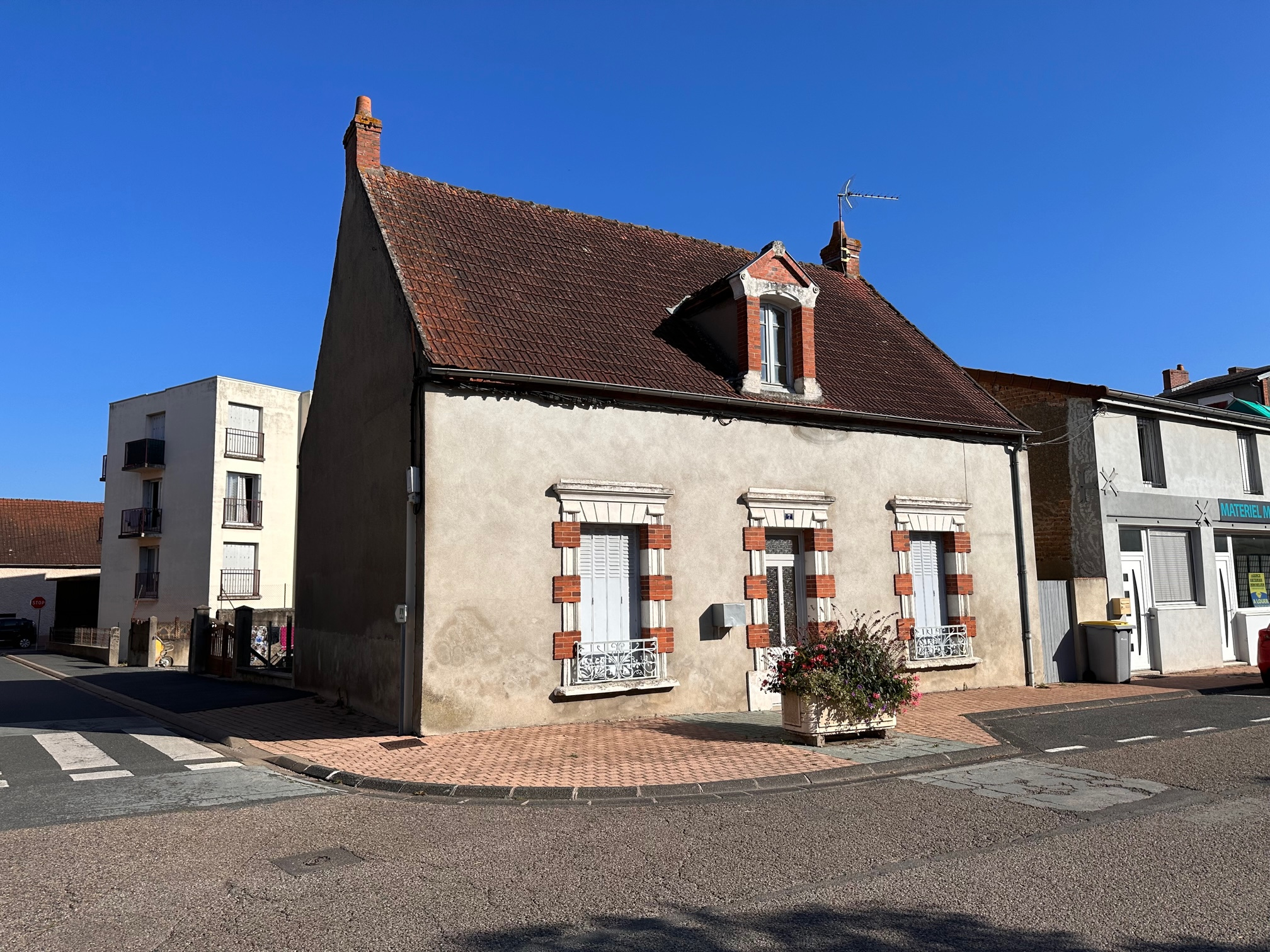 Maison 4 pièces - 76m² - VARENNES SUR ALLIER