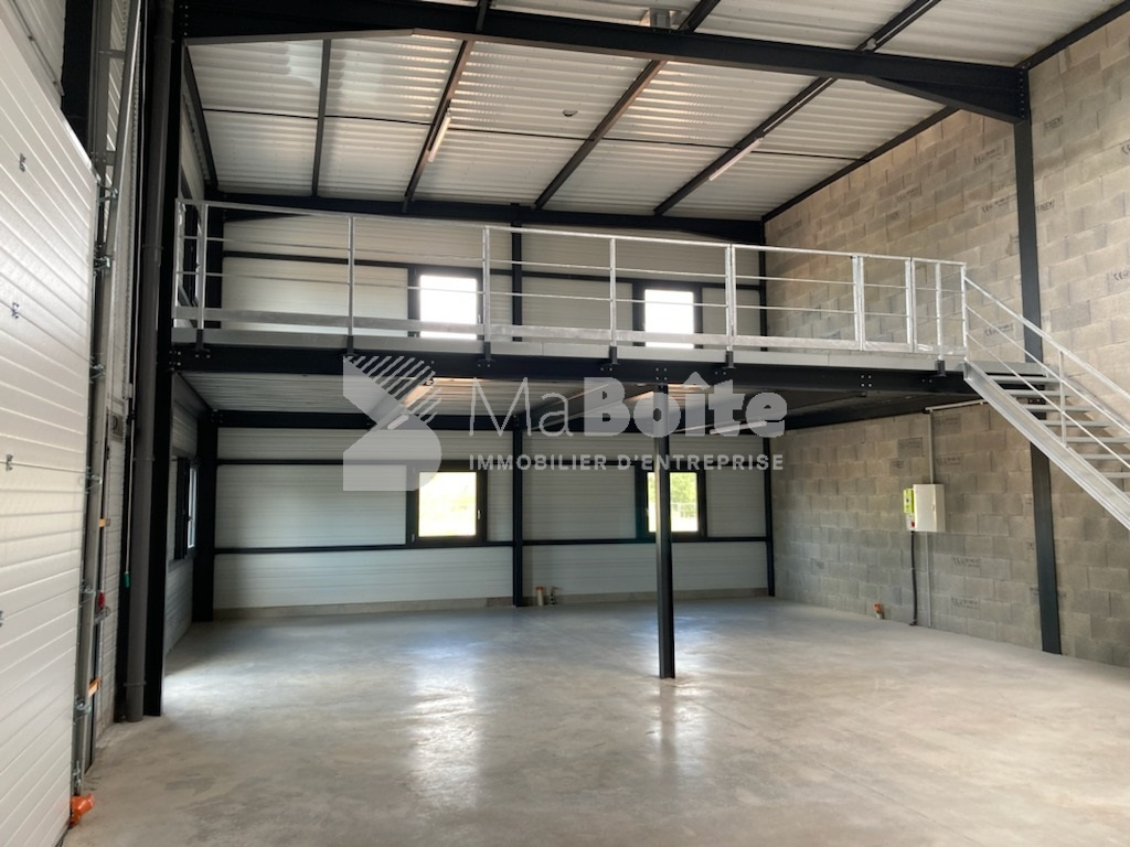 Local industriel  - 197m²