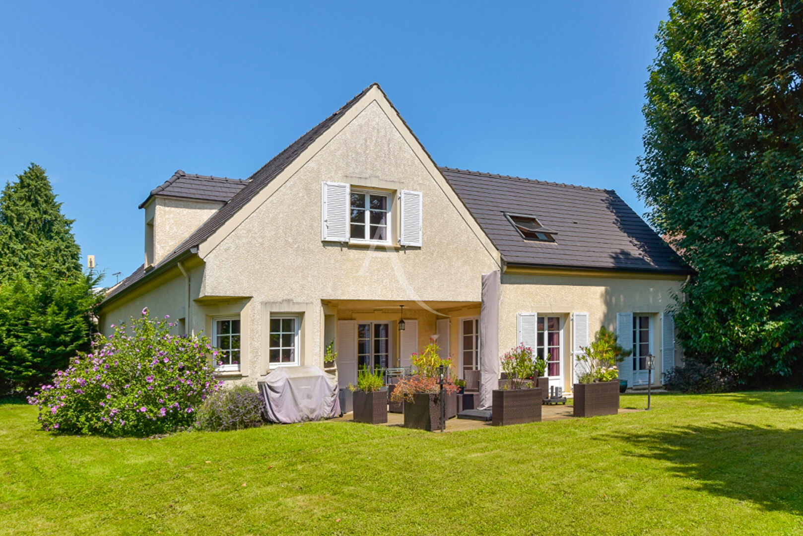 Maison 7 pièces - 226m²