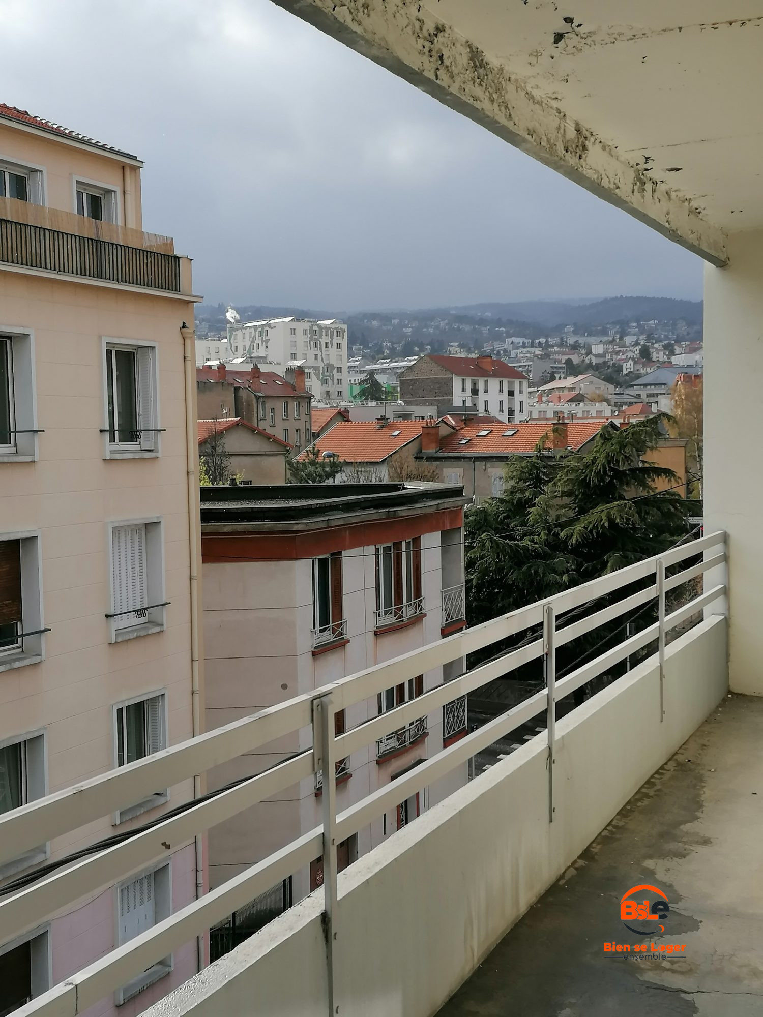 Appartement 1 pièce - 44m² - CLERMONT FERRAND