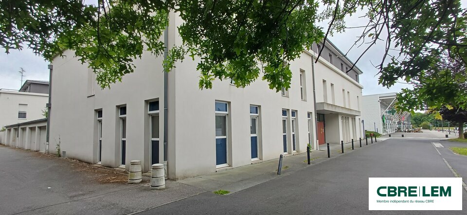 Local Professionnel  - 97m² - LOUVIGNY