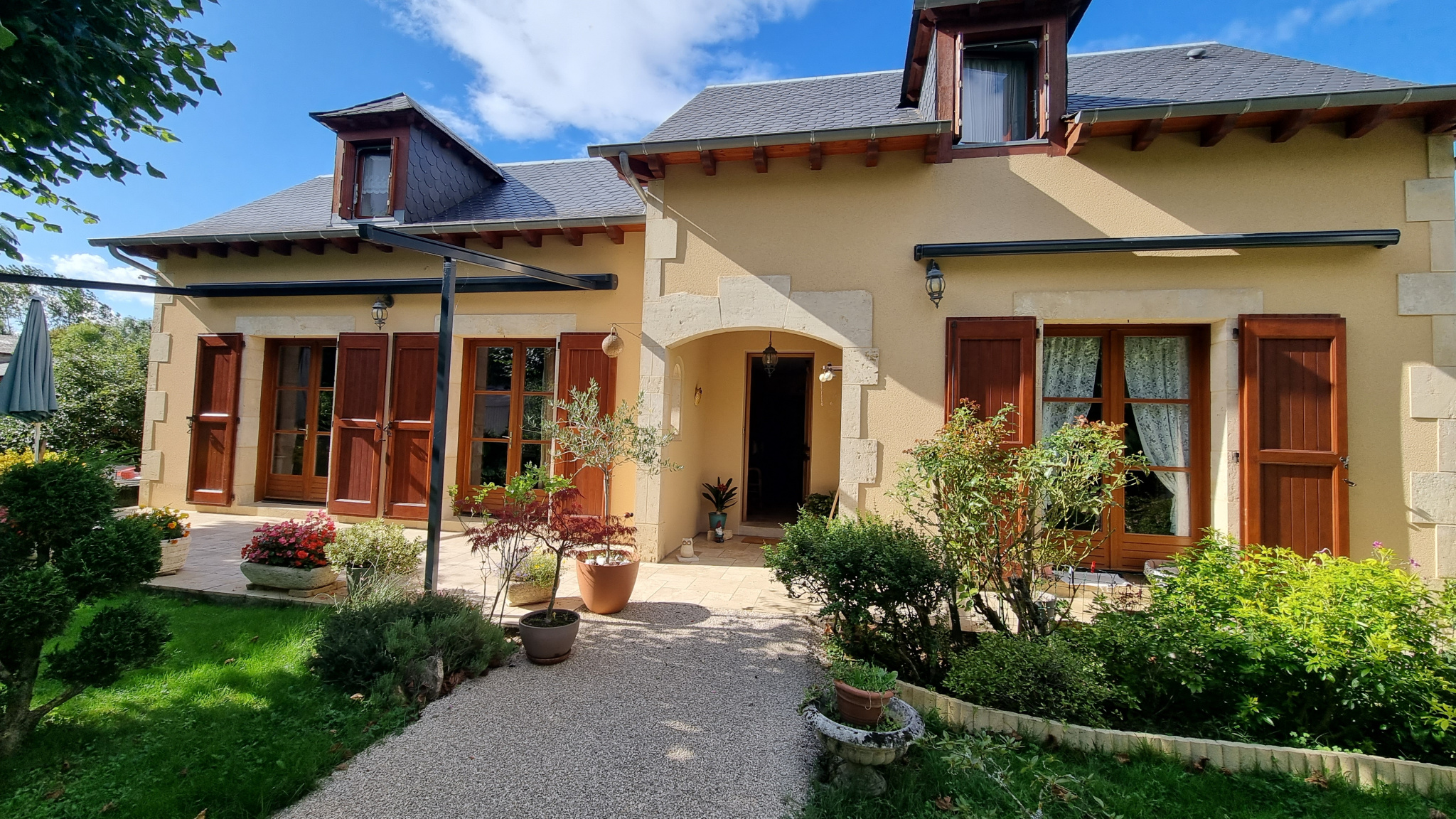 Maison 8 pièces - 170m² - ST GENIEZ D OLT ET D AUBRAC