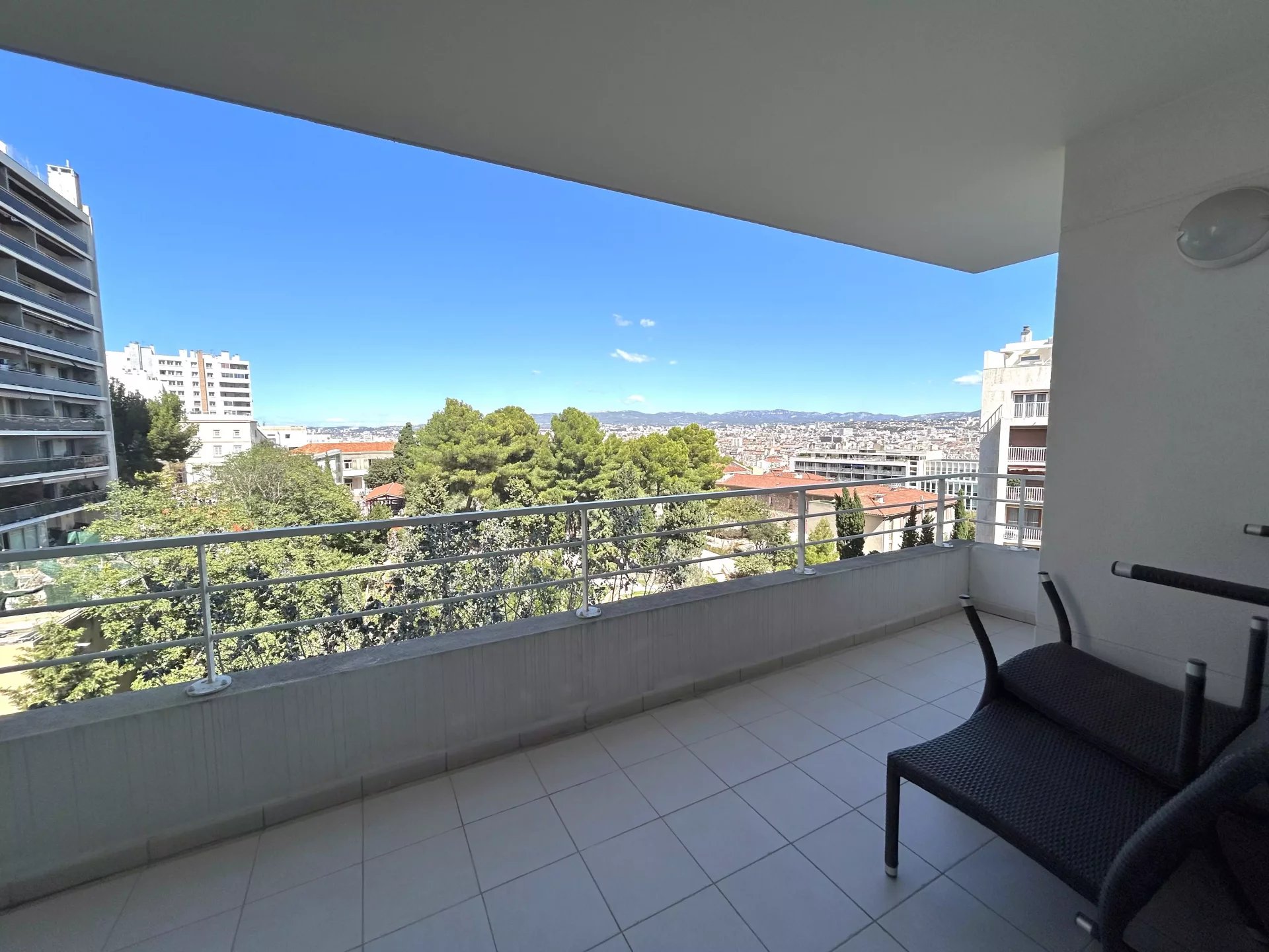 Appartement 2 pièces - 45m² - MARSEILLE  - 6ème