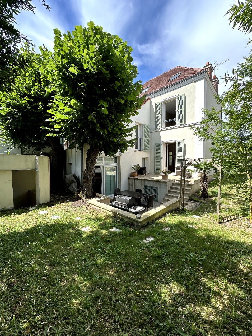 Maison 9 pièces - 205m²