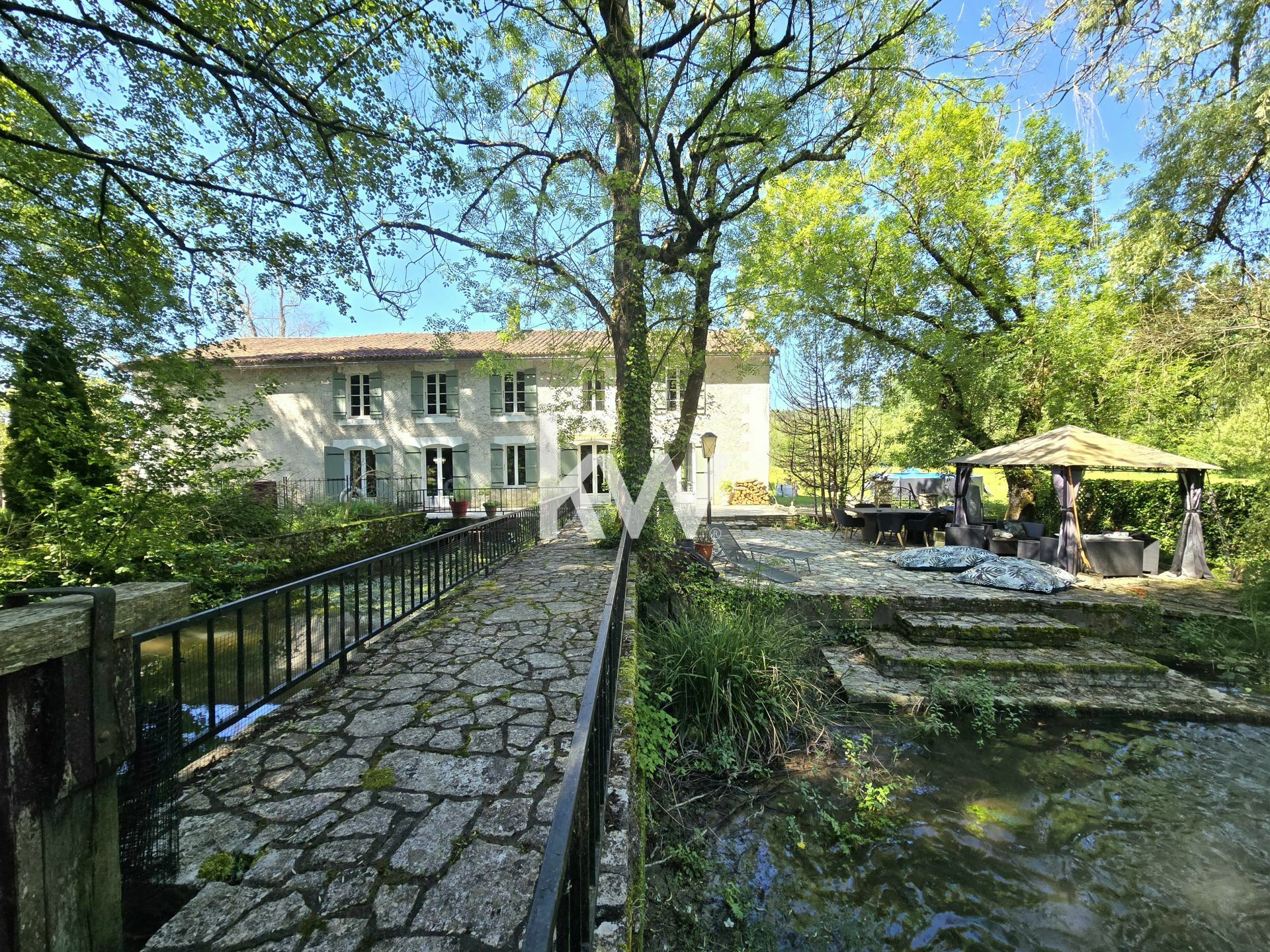 Maison 8 pièces - 240m²